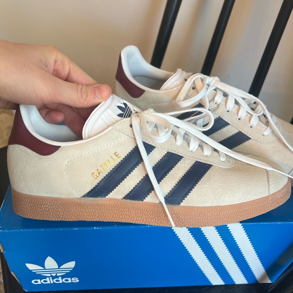 NWT Adidas Gazelle Off White/Dark Blue/Gum Sneakers